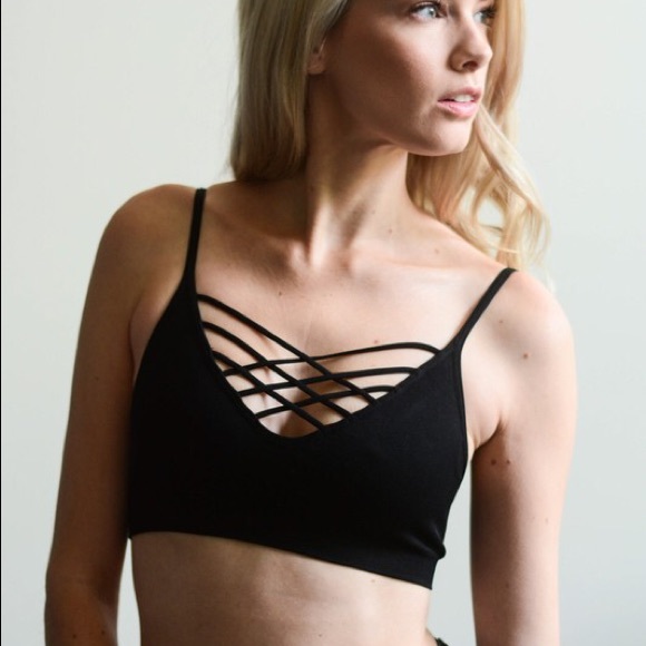 ❗️LAST 1❗️White Interwoven Strappy Bralette - Picture 4 of 5